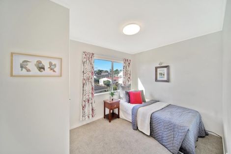 Photo of property in 2/52 Highland Park Drive, Highland Park, Auckland, 2010