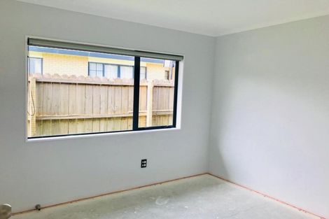 Photo of property in 66 De Havilland Drive, Goodwood Heights, Auckland, 2105