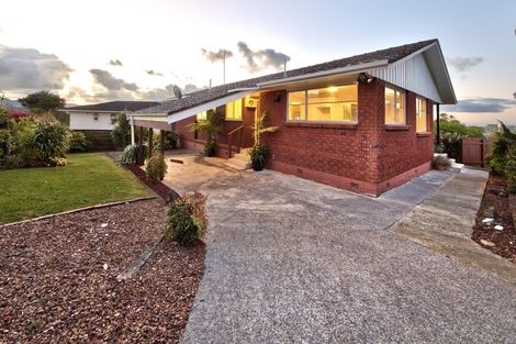 Photo of property in 12 Sunnylaw Place, Glen Eden, Auckland, 0602