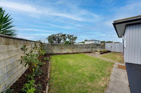 Photo of property in 2 Kapiti Terrace, Castlecliff, Whanganui, 4501