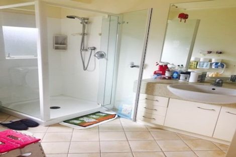 Photo of property in 15 Hillwell Drive, Henderson, Auckland, 0612