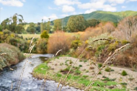 Photo of property in 73 Whitemans Valley Road, Whitemans Valley, Upper Hutt, 5371