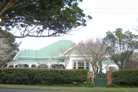 Photo of property in 58 Victoria Road, New Plymouth, 4310