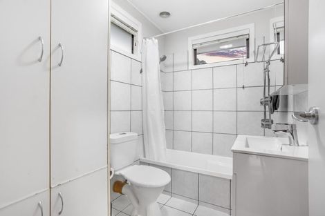 Photo of property in 20 Glen Marine Parade, Glendene, Auckland, 0602