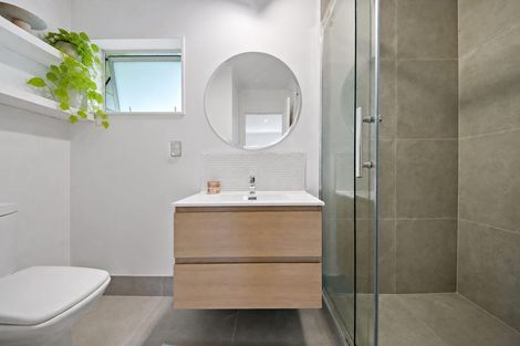 Photo of property in 82e Verbena Road, Birkdale, Auckland, 0626