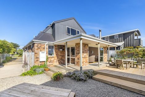 Photo of property in 11 Rodney Avenue, Te Horo Beach, Otaki, 5581