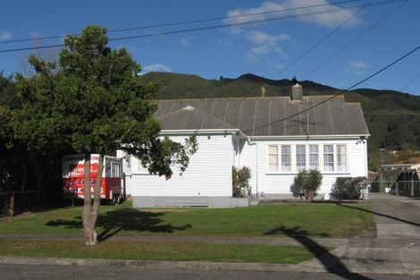 Photo of property in 33 Benge Crescent, Naenae, Lower Hutt, 5011