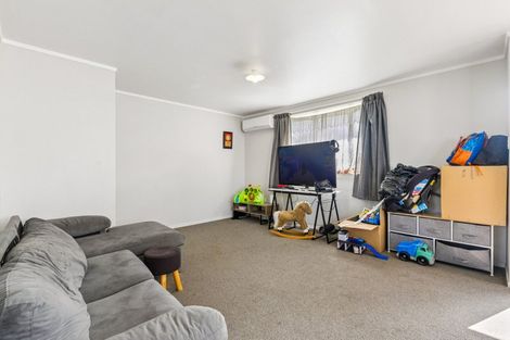 Photo of property in 2/77 Redcrest Avenue, Red Hill, Papakura, 2110