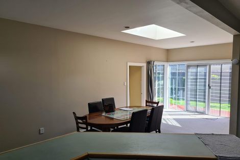 Photo of property in 11 Avonhead Road, Avonhead, Christchurch, 8042