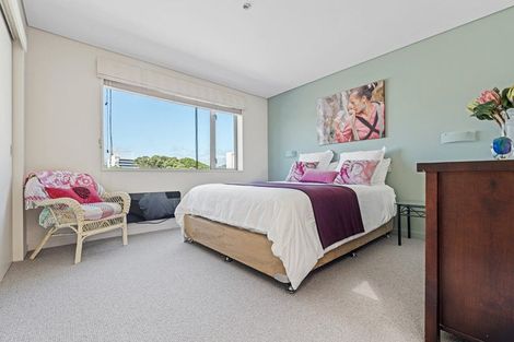 Photo of property in The Reef, 93 Saint Aubyn Street, New Plymouth, 4310