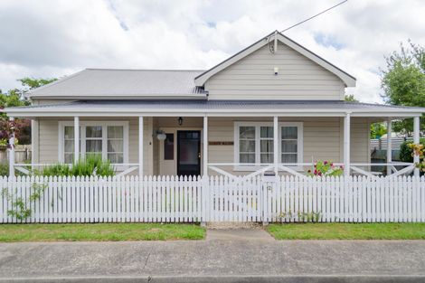 Photo of property in 2 Seddon Street, Carterton, 5713