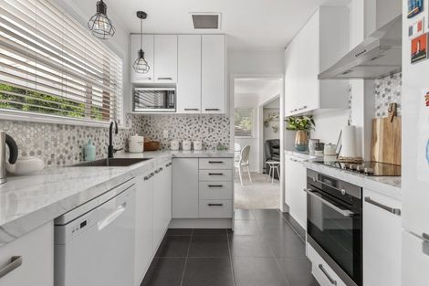 Photo of property in 9 Cardiff Street, Pukekohe, 2120