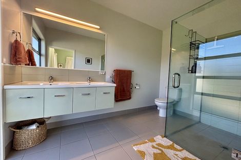 Photo of property in 33 Harbour View Heights, Picton, 7220