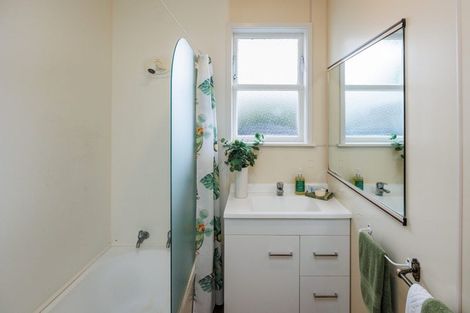 Photo of property in 4 Ellesmere Crescent, Highbury, Palmerston North, 4412