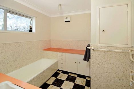 Photo of property in 51 Sunset Road, Totara Vale, Auckland, 0632