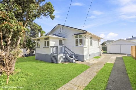 Photo of property in 1 Karewa Street, Castlecliff, Whanganui, 4501