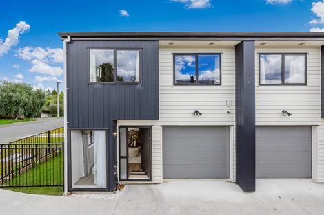 Photo of property in 1/2 Wood Street, Papakura, 2110