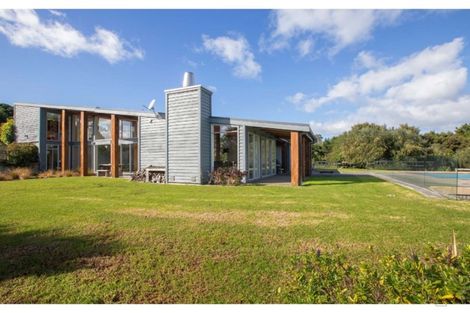 Photo of property in 923 Takatu Road, Tawharanui Peninsula, Warkworth, 0986