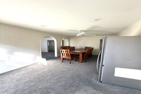 Photo of property in 261 Wairau Road, Totara Vale, Auckland, 0627