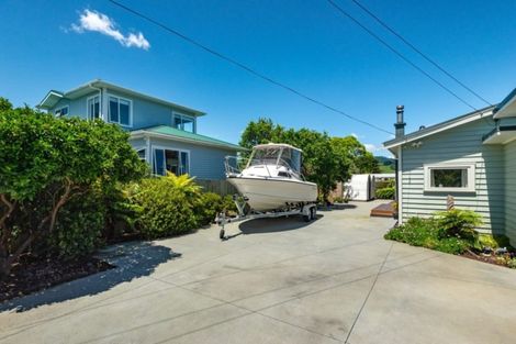 Photo of property in 3 Karaka Road, Kawakawa Bay, Papakura, 2585