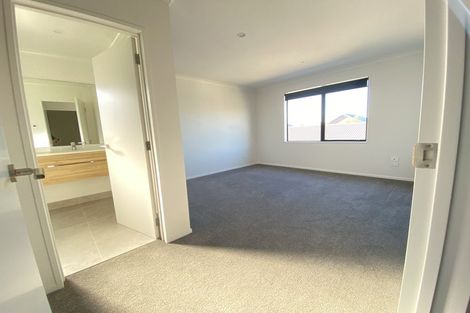 Photo of property in 6b Jern Place, Eastern Beach, Auckland, 2012