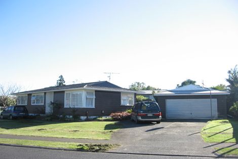 Photo of property in 2 Aarts Avenue, Manurewa, Auckland, 2102