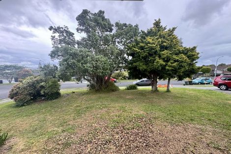 Photo of property in 25 Ellesmere Crescent, Pakuranga Heights, Auckland, 2010