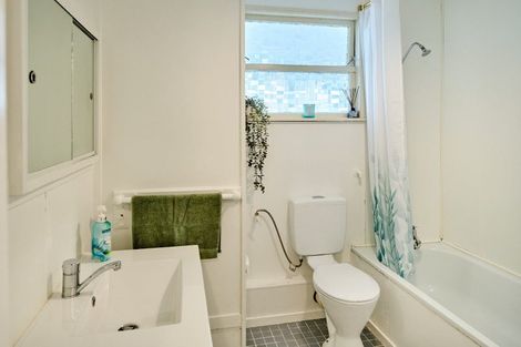 Photo of property in 30 Mana View Road, Paremata, Porirua, 5026