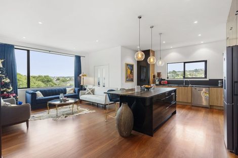 Photo of property in 2 Sunvista Avenue, Oteha, Auckland, 0632