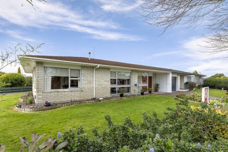 Photo of property in 1 Waltham Court, Cloverlea, Palmerston North, 4412
