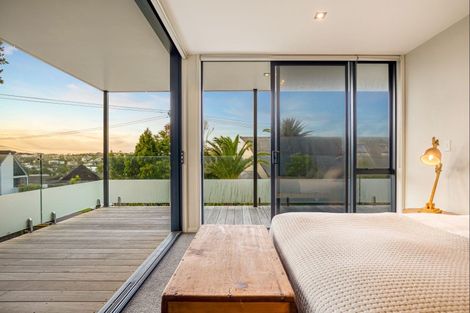 Photo of property in 35a Rothesay Bay Road, Rothesay Bay, Auckland, 0630