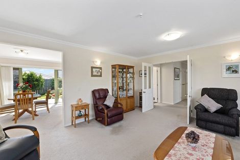 Photo of property in 9 Cranbrook Grove, Waikanae, 5036