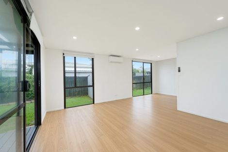 Photo of property in 2/16 Cameron Place, Ranui, Auckland, 0612