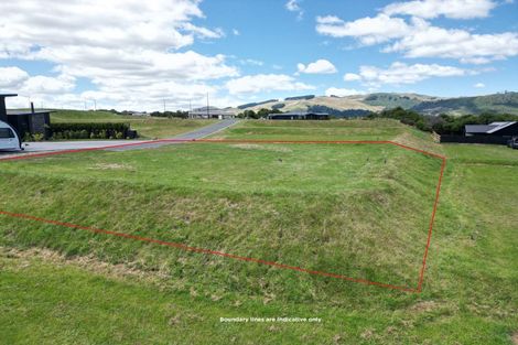 Photo of property in 10 Broadleaf Way, Kinloch, 3377