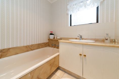 Photo of property in 62-64 Karina Terrace, Roslyn, Palmerston North, 4414