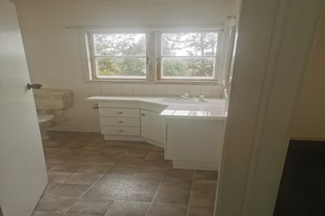 Photo of property in 244 Boord Crescent, Kumeu, 0891