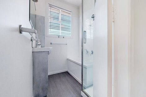 Photo of property in 31 Covil Avenue, Te Atatu South, Auckland, 0610