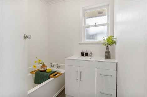 Photo of property in 1/69 College Road, Northcote, Auckland, 0627