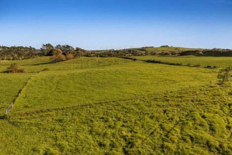 Photo of property in 2640 South Head Road, South Head, Helensville, 0874