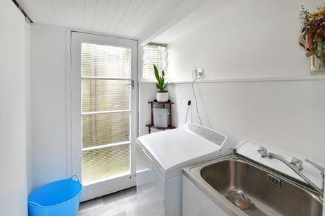 Photo of property in 6 Maori Hut Road, Red Beach, 0932