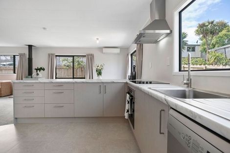 Photo of property in 1/11 Kupari Place, Totara Vale, Auckland, 0629