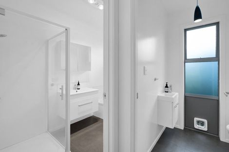 Photo of property in 77 Brooklands Road, Brooklands, New Plymouth, 4310