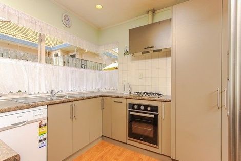 Photo of property in 2/49 Fortunes Road, Half Moon Bay, Auckland, 2012