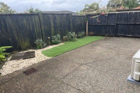 Photo of property in 22 Craigavon Drive, East Tamaki, Auckland, 2013