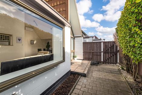 Photo of property in 43n Waimairi Road, Upper Riccarton, Christchurch, 8041