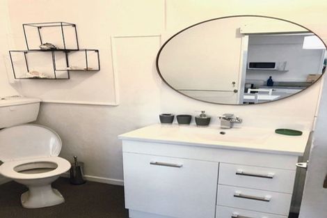 Photo of property in 70 Melbourne Road, Island Bay, Wellington, 6023