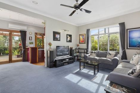 Photo of property in 24 Hargest Crescent, Saint Kilda, Dunedin, 9012