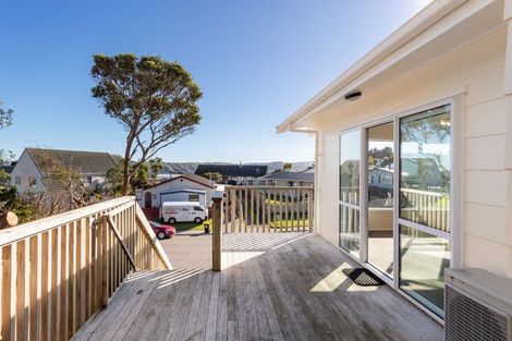 Photo of property in 74 Horokiwi Road West, Newlands, Wellington, 6037