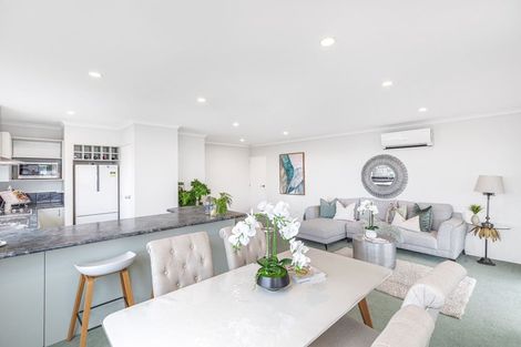 Photo of property in 2/555 Glenfield Road, Glenfield, Auckland, 0629