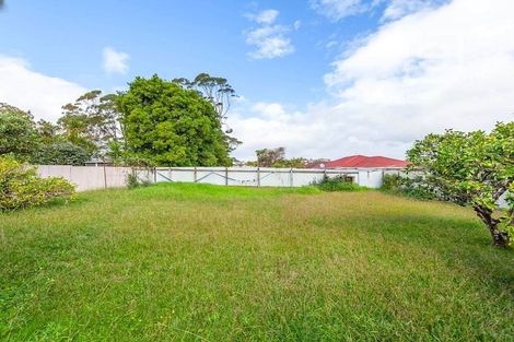 Photo of property in 235 Edmonton Road, Te Atatu South, Auckland, 0610